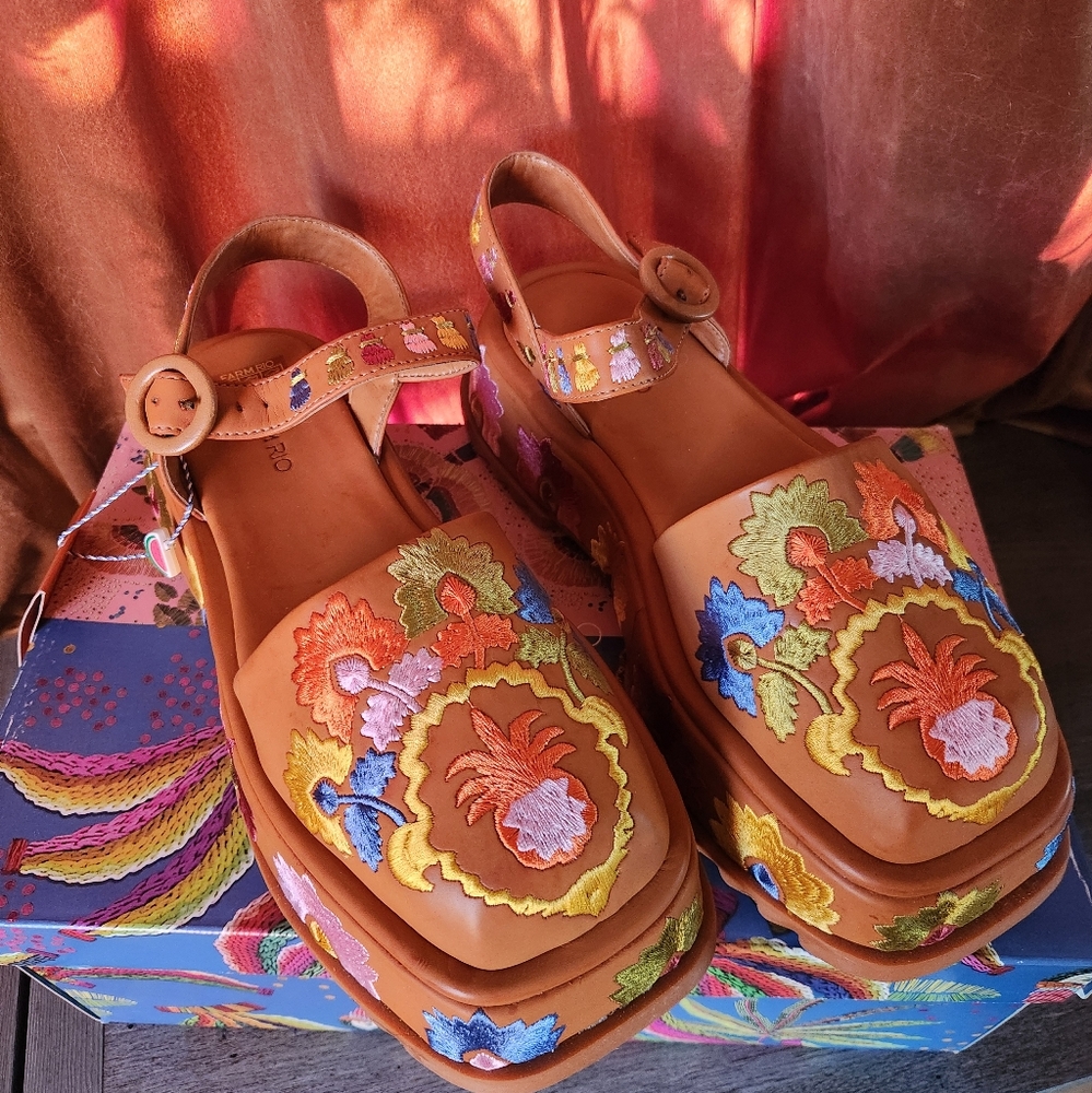 FARM RIO Antwerp Closed Toe Floral Embroidered Platform Sandals